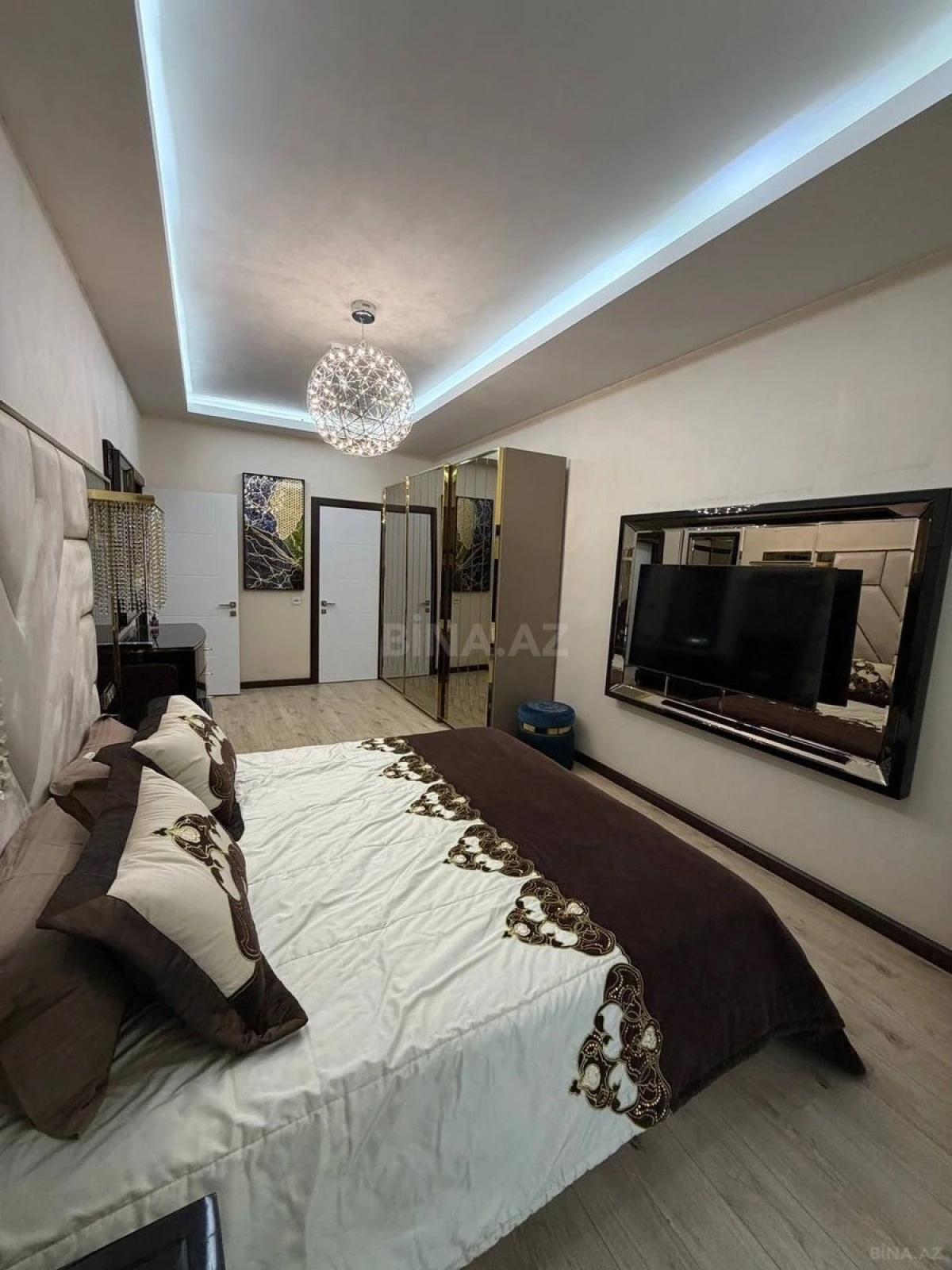 Kirayə verilir 4 otaqlı mənzil 150 m²