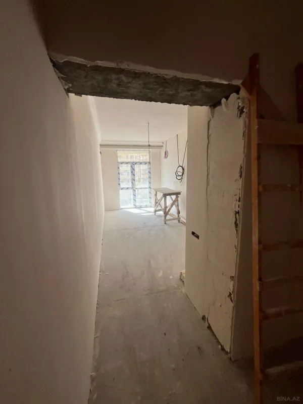 Satılır 4 otaqlı mənzil 201 m²