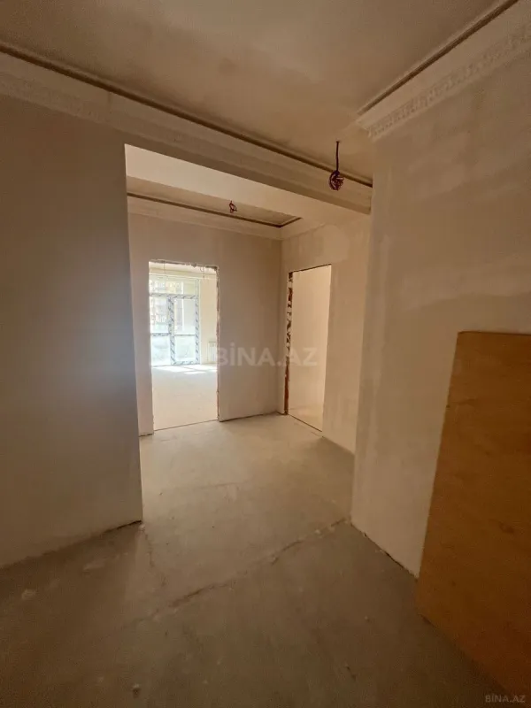 Satılır 4 otaqlı mənzil 201 m²