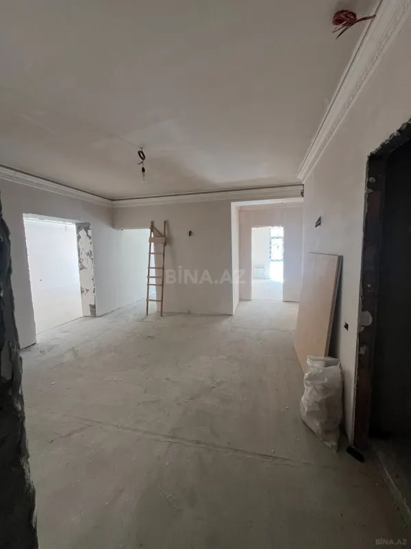 Satılır 4 otaqlı mənzil 201 m²