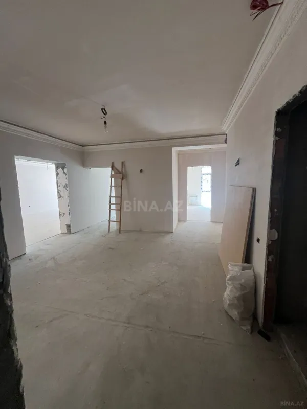 Satılır 4 otaqlı mənzil 201 m²