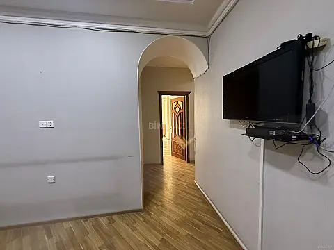 Satılır 5 otaqlı mənzil 192 m²