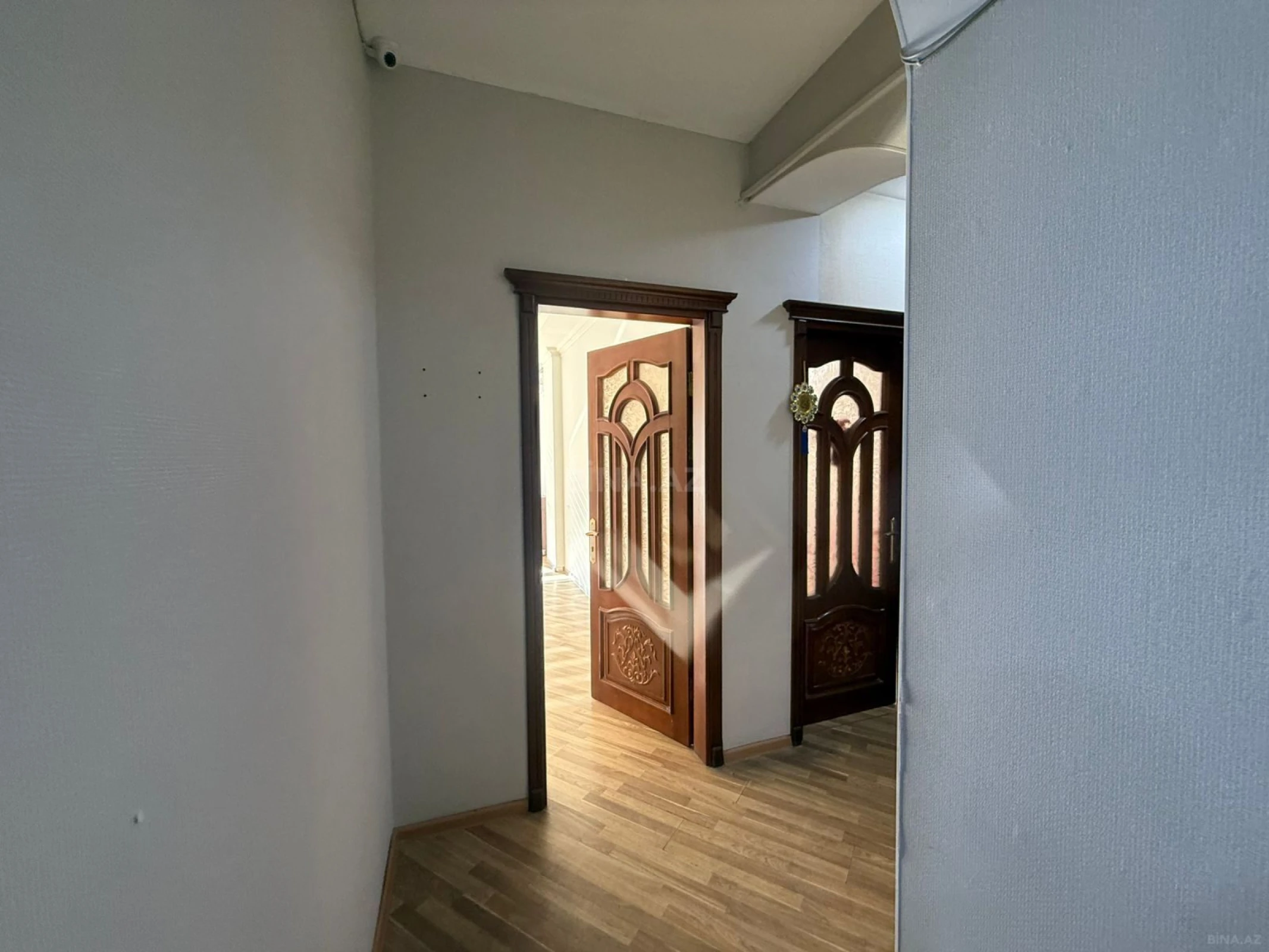 Satılır 5 otaqlı mənzil 192 m²