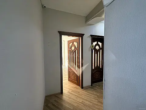 Satılır 5 otaqlı mənzil 192 m²
