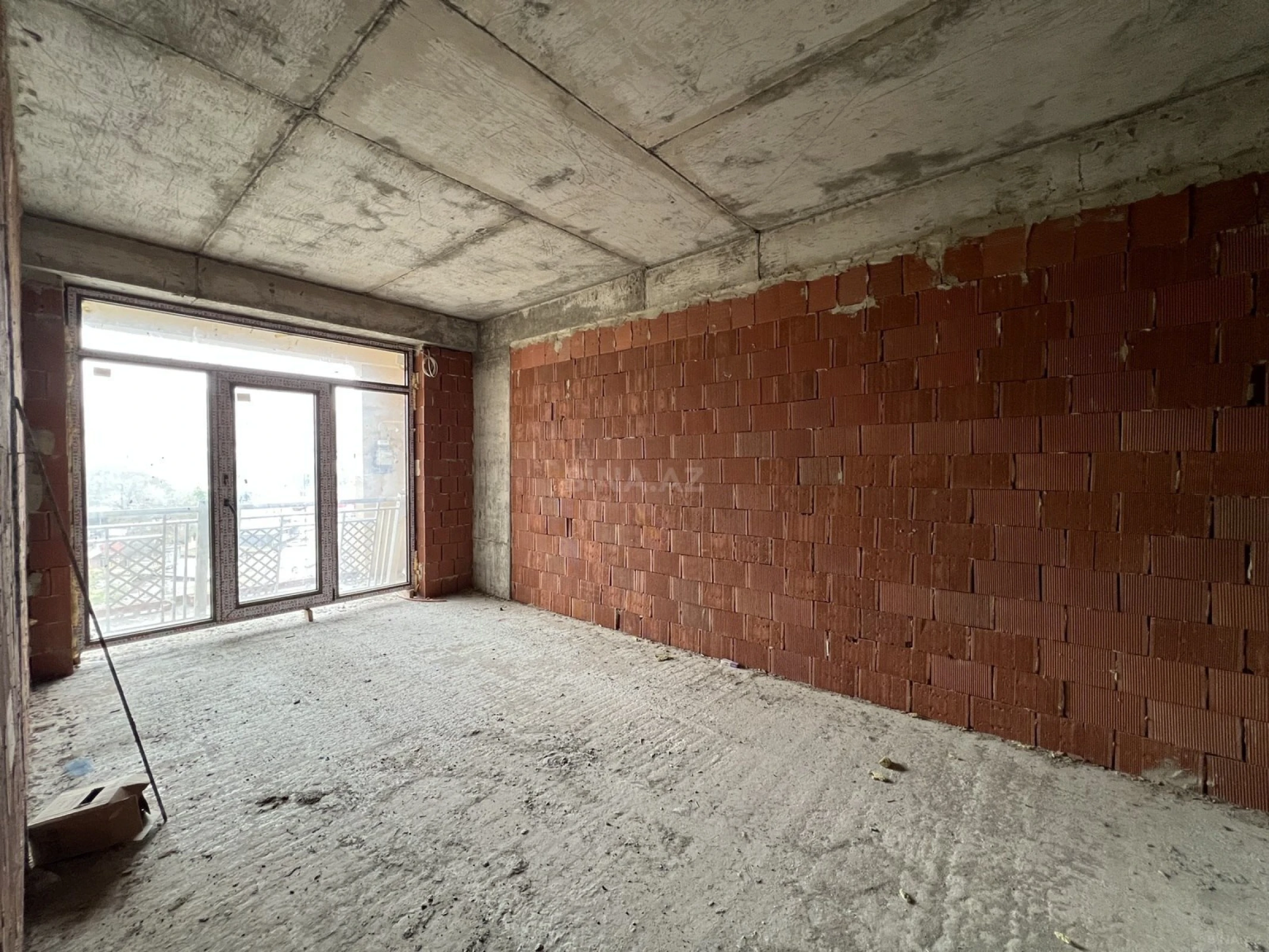 Satılır 3 otaqlı mənzil 121.5 m²