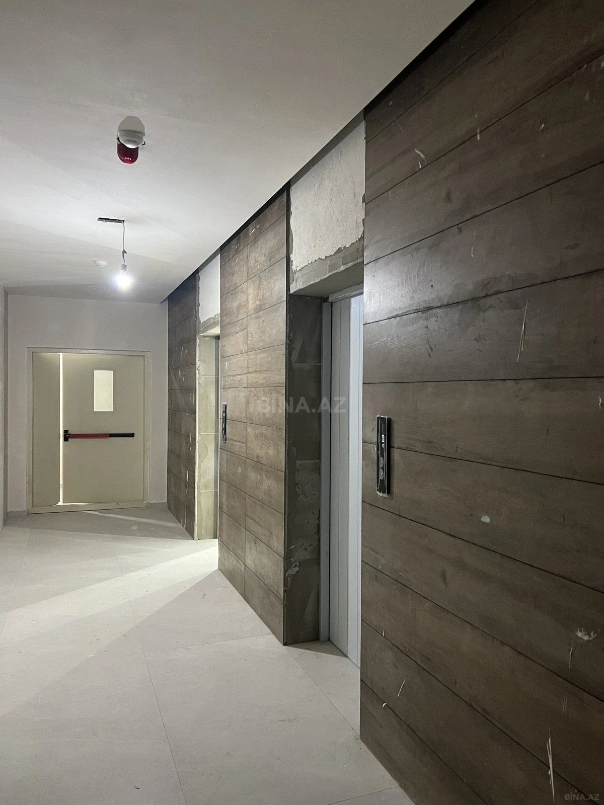 Satılır 3 otaqlı mənzil 121.5 m²