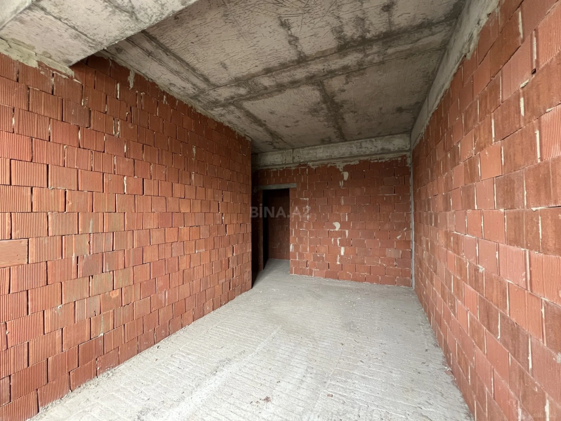 Satılır 3 otaqlı mənzil 121.5 m²