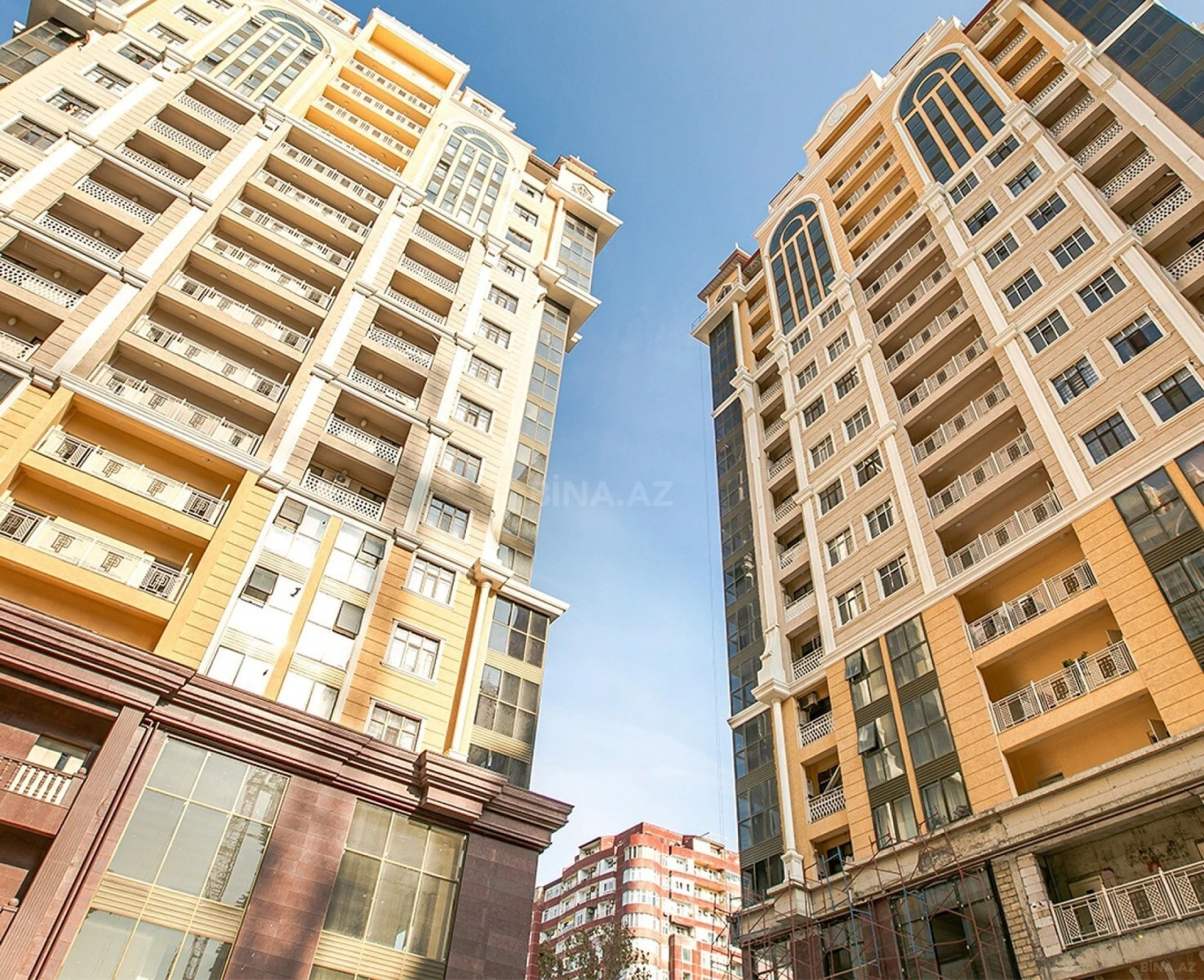 Satılır 3 otaqlı mənzil 121.5 m²