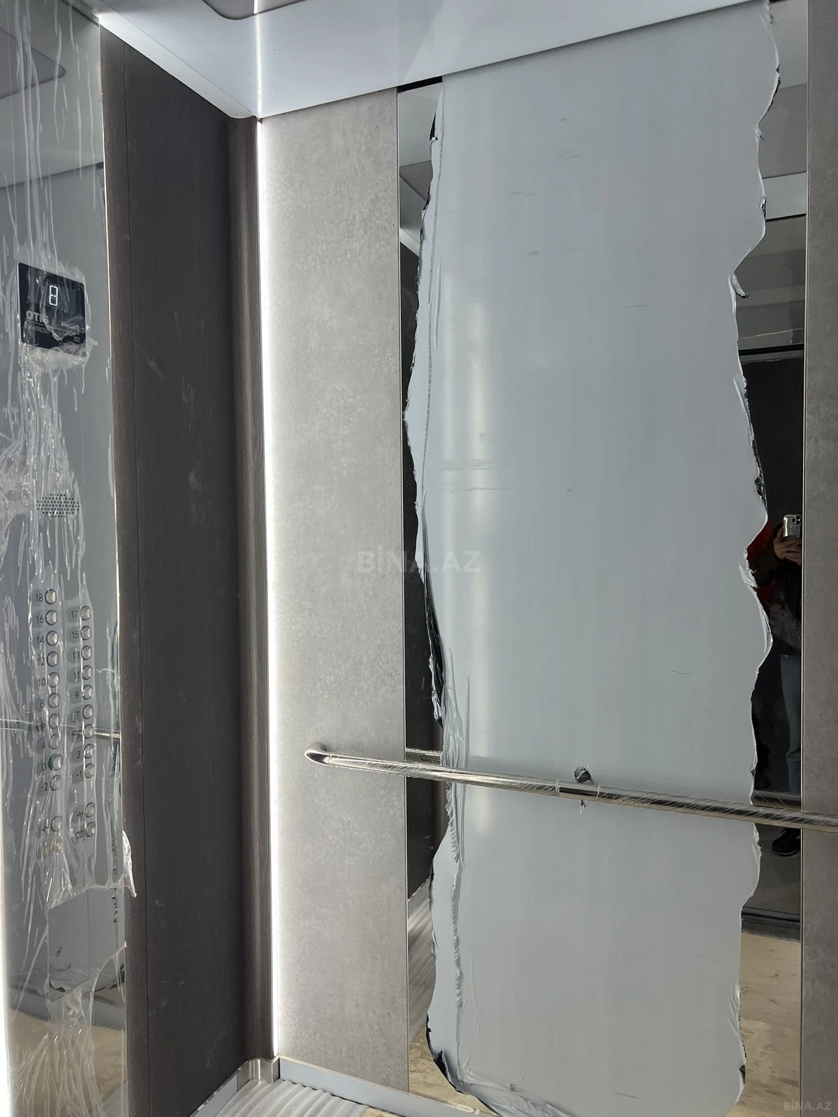 Satılır 3 otaqlı mənzil 121.5 m²