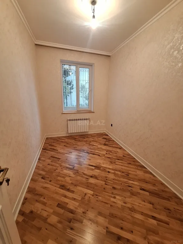 Satılır 4 otaqlı mənzil 160 m²