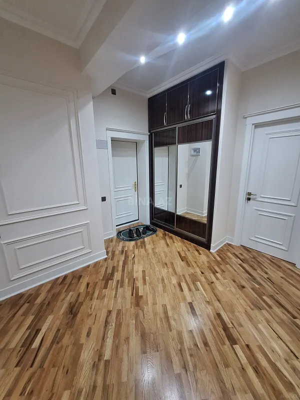 Satılır 4 otaqlı mənzil 160 m²