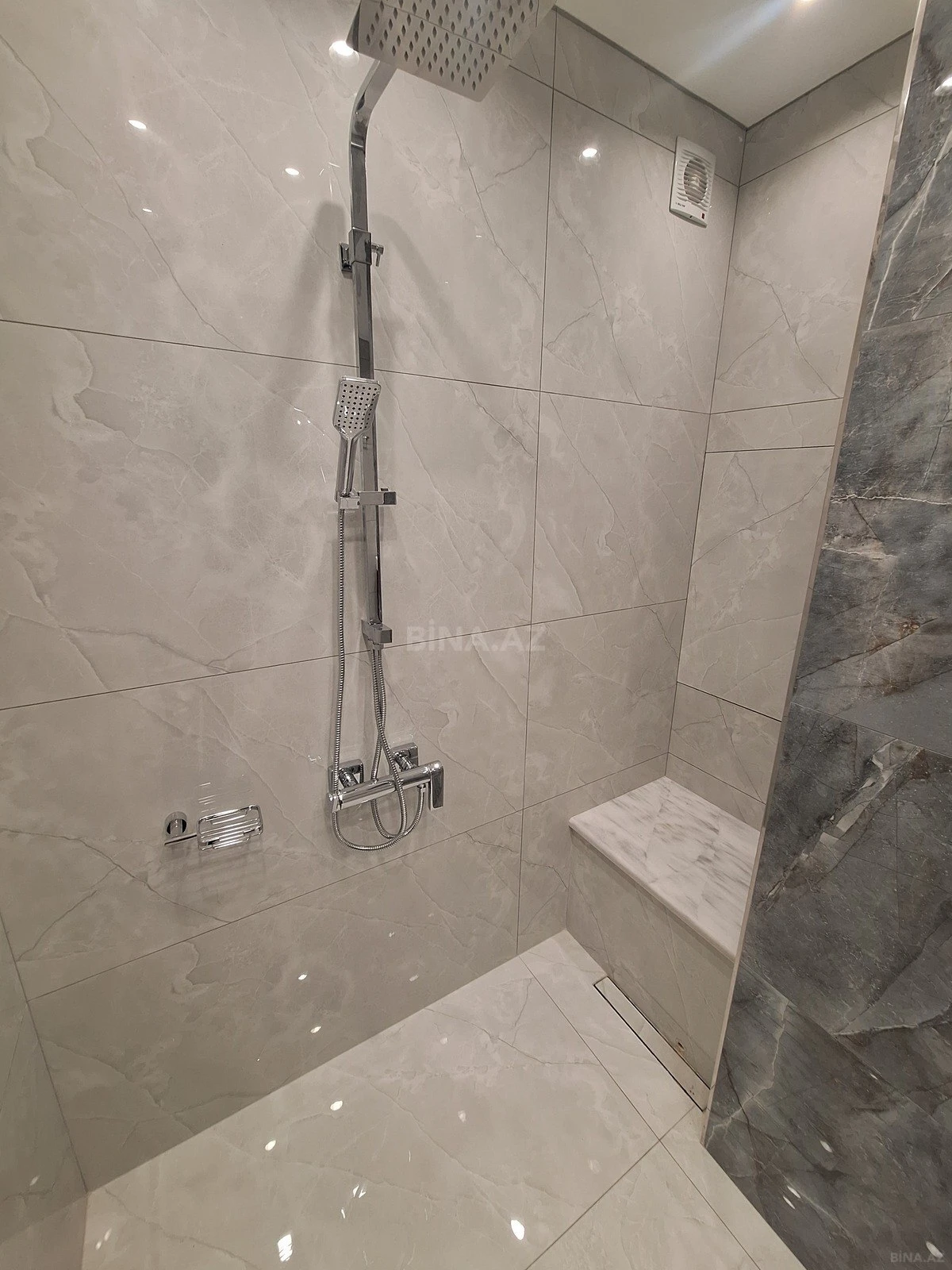 Satılır 4 otaqlı mənzil 160 m²