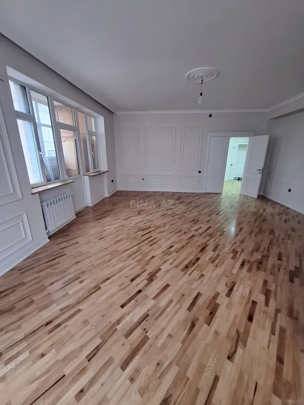 Satılır 4 otaqlı mənzil 160 m²