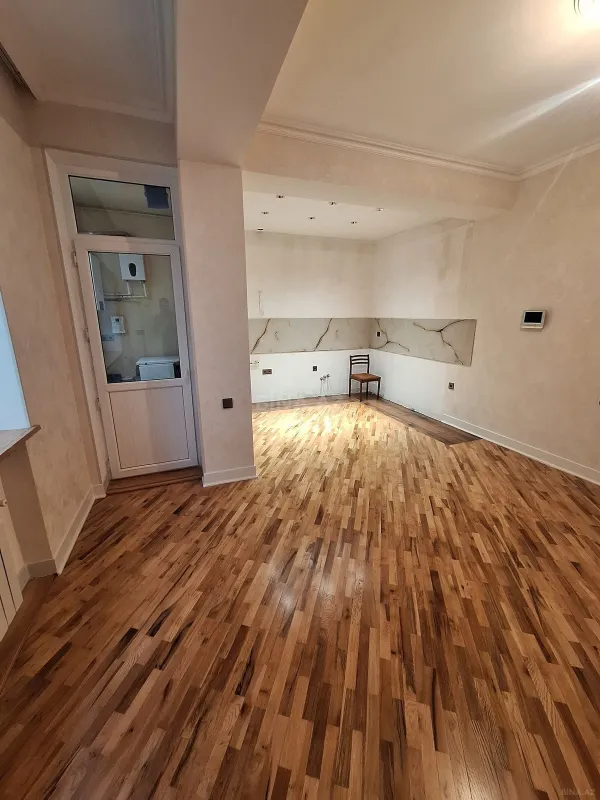 Satılır 4 otaqlı mənzil 160 m²