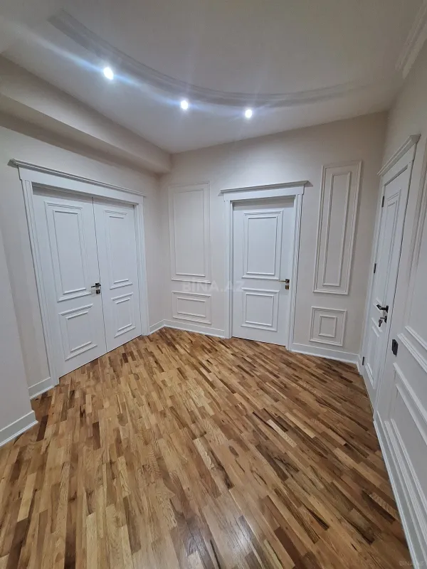 Satılır 4 otaqlı mənzil 160 m²