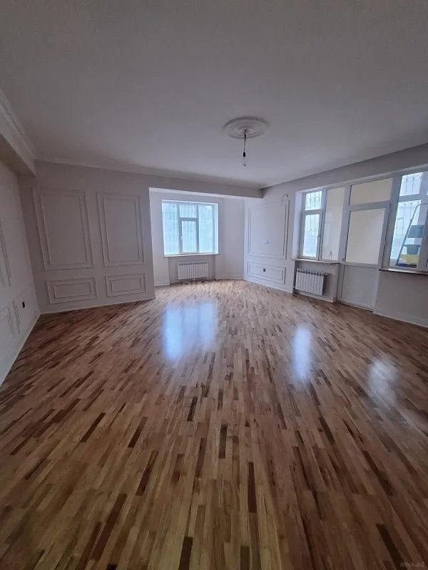 Satılır 4 otaqlı mənzil 160 m²