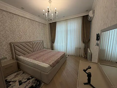 Satılır 3 otaqlı mənzil 120 m²