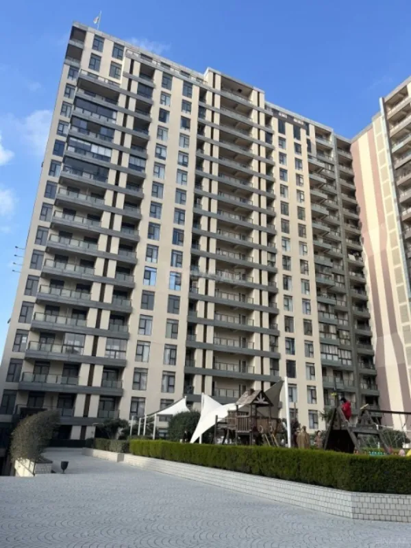 Satılır 3 otaqlı mənzil 186 m²