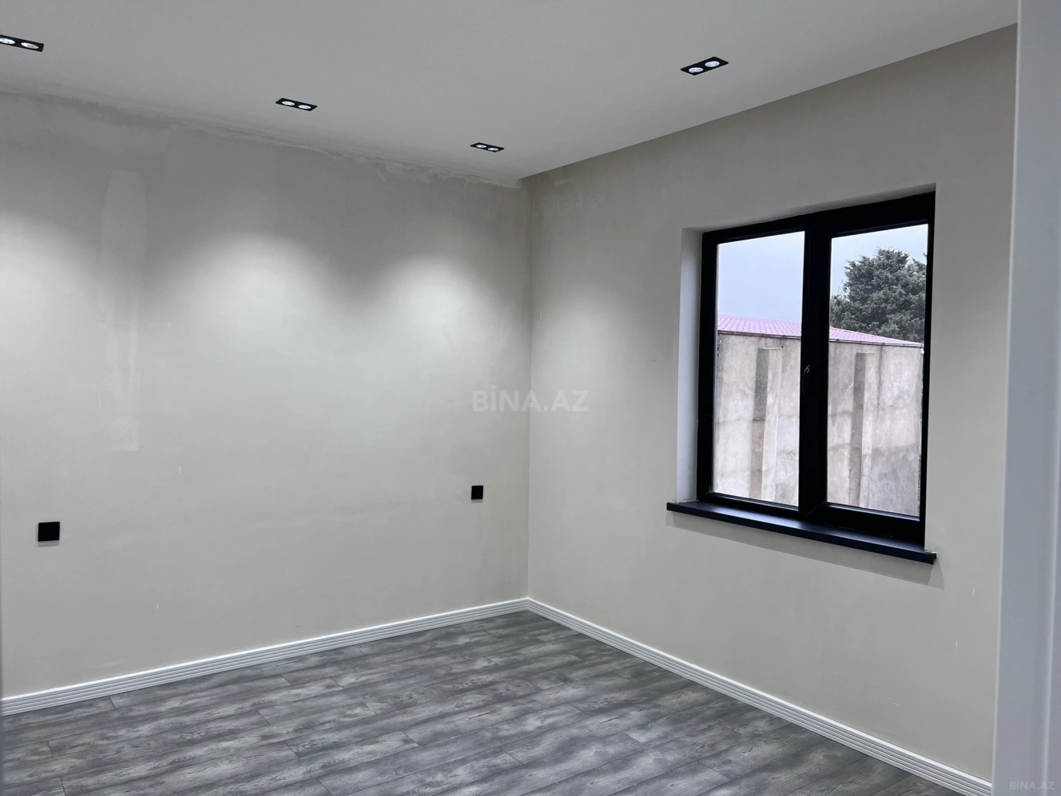 Satılır 4 otaqlı həyət evi 200 m²
