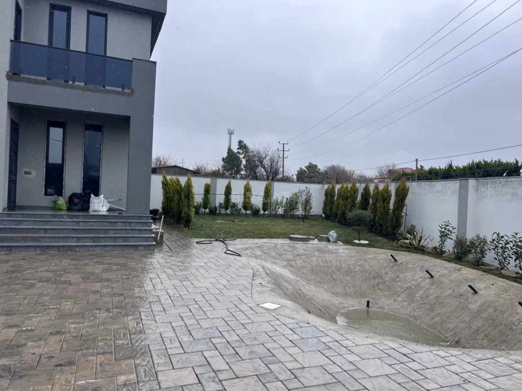 Satılır 4 otaqlı həyət evi 200 m²