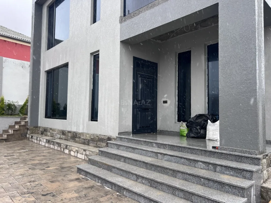 Satılır 4 otaqlı həyət evi 200 m²