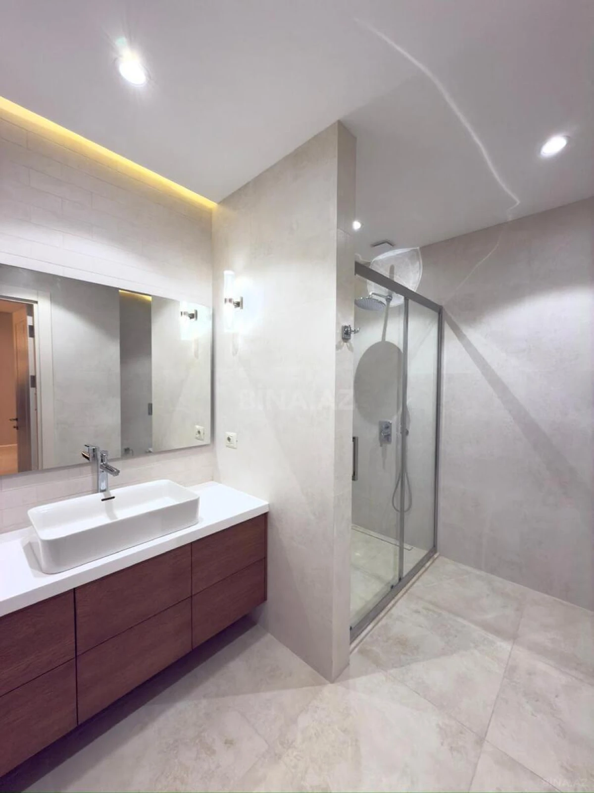 Satılır 3 otaqlı mənzil 136 m²