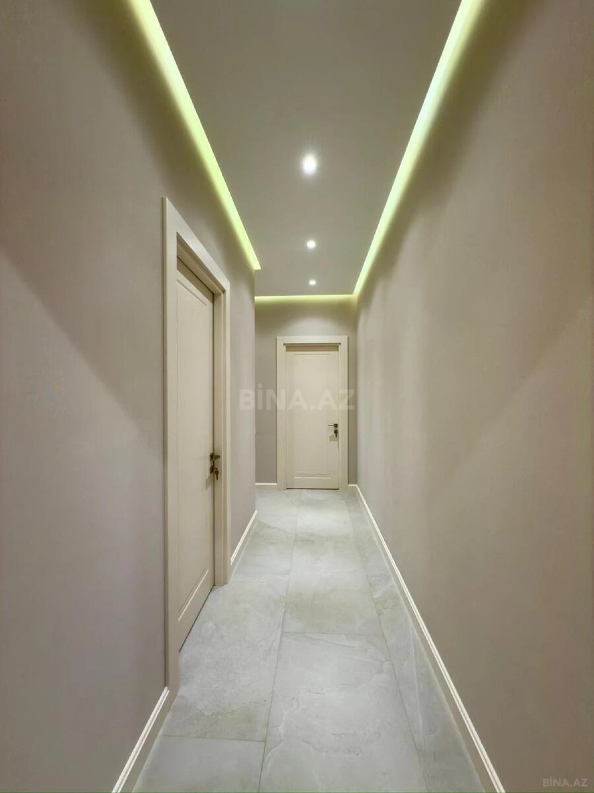 Satılır 3 otaqlı mənzil 136 m²