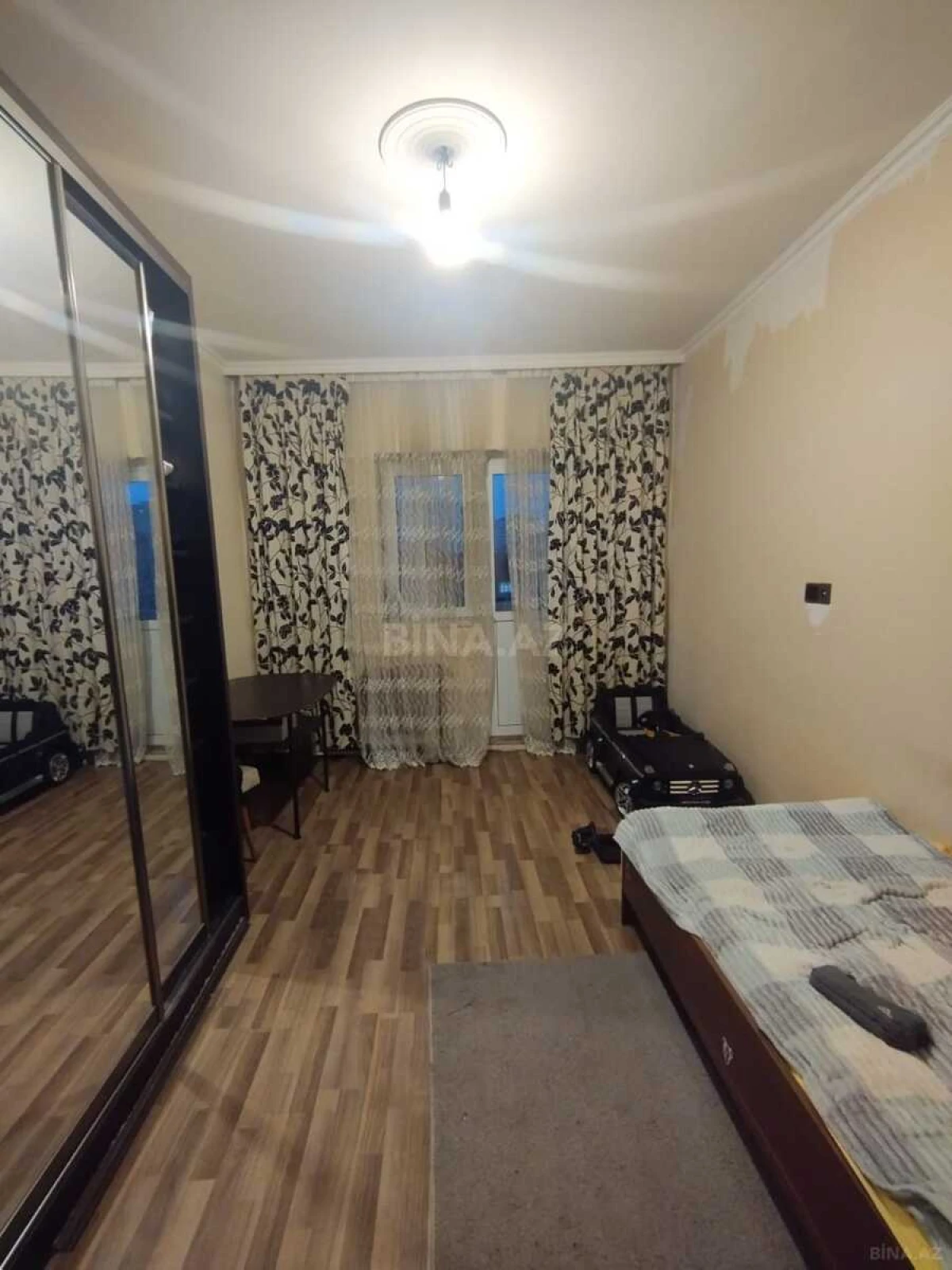 Satılır 4 otaqlı mənzil 100 m²