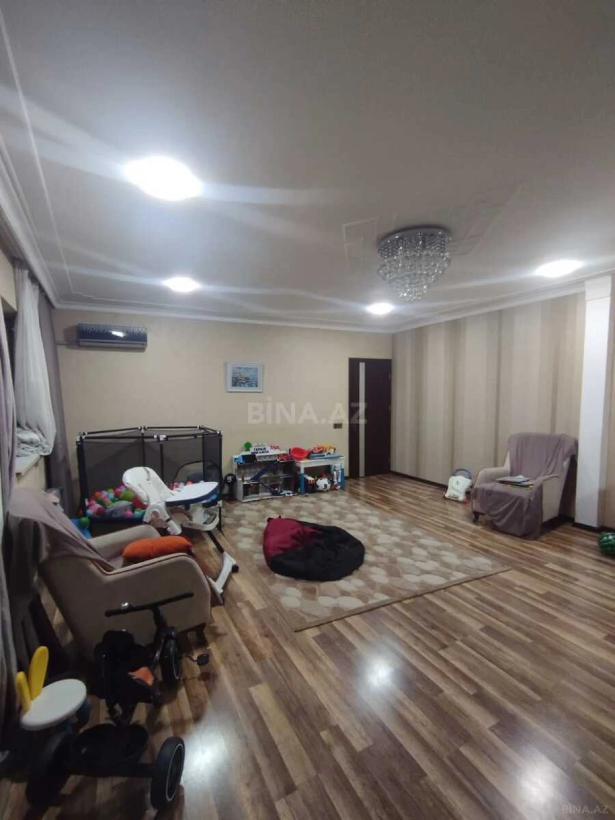 Satılır 4 otaqlı mənzil 100 m²