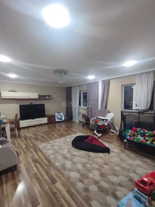 Satılır 4 otaqlı mənzil 100 m²