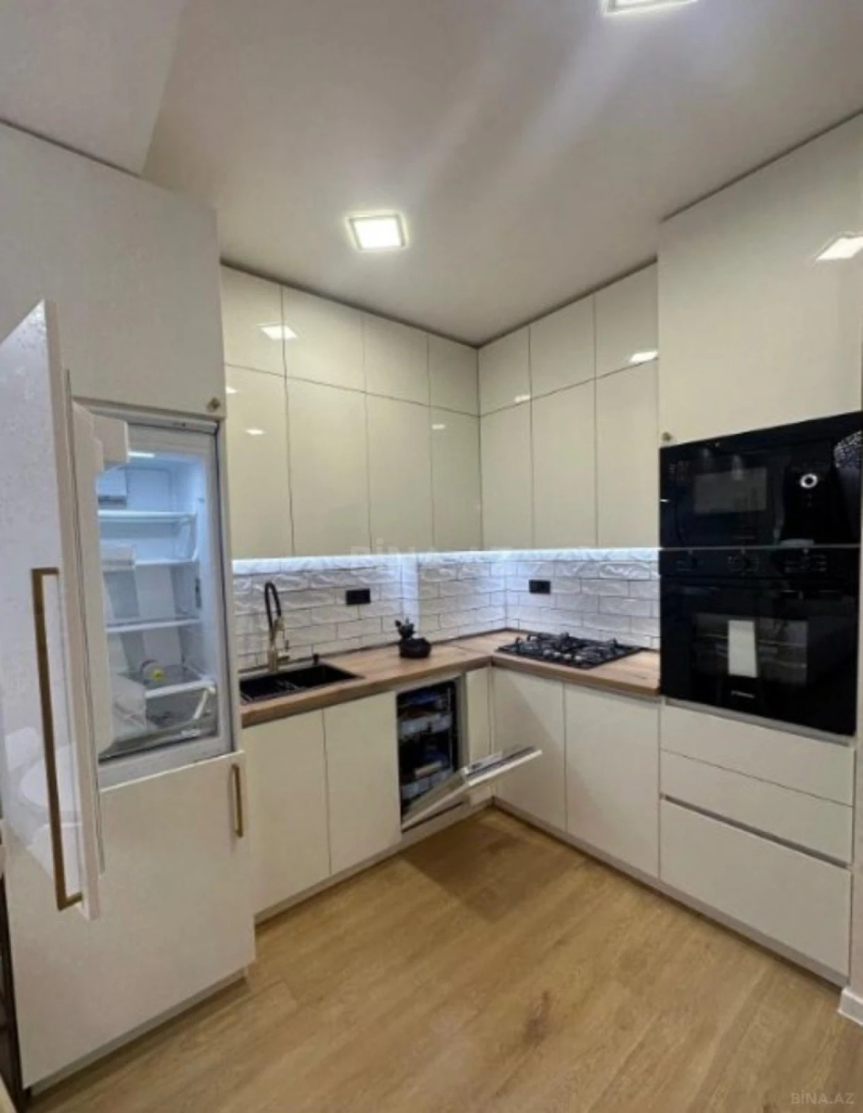 Kirayə verilir 2 otaqlı mənzil 60 m²