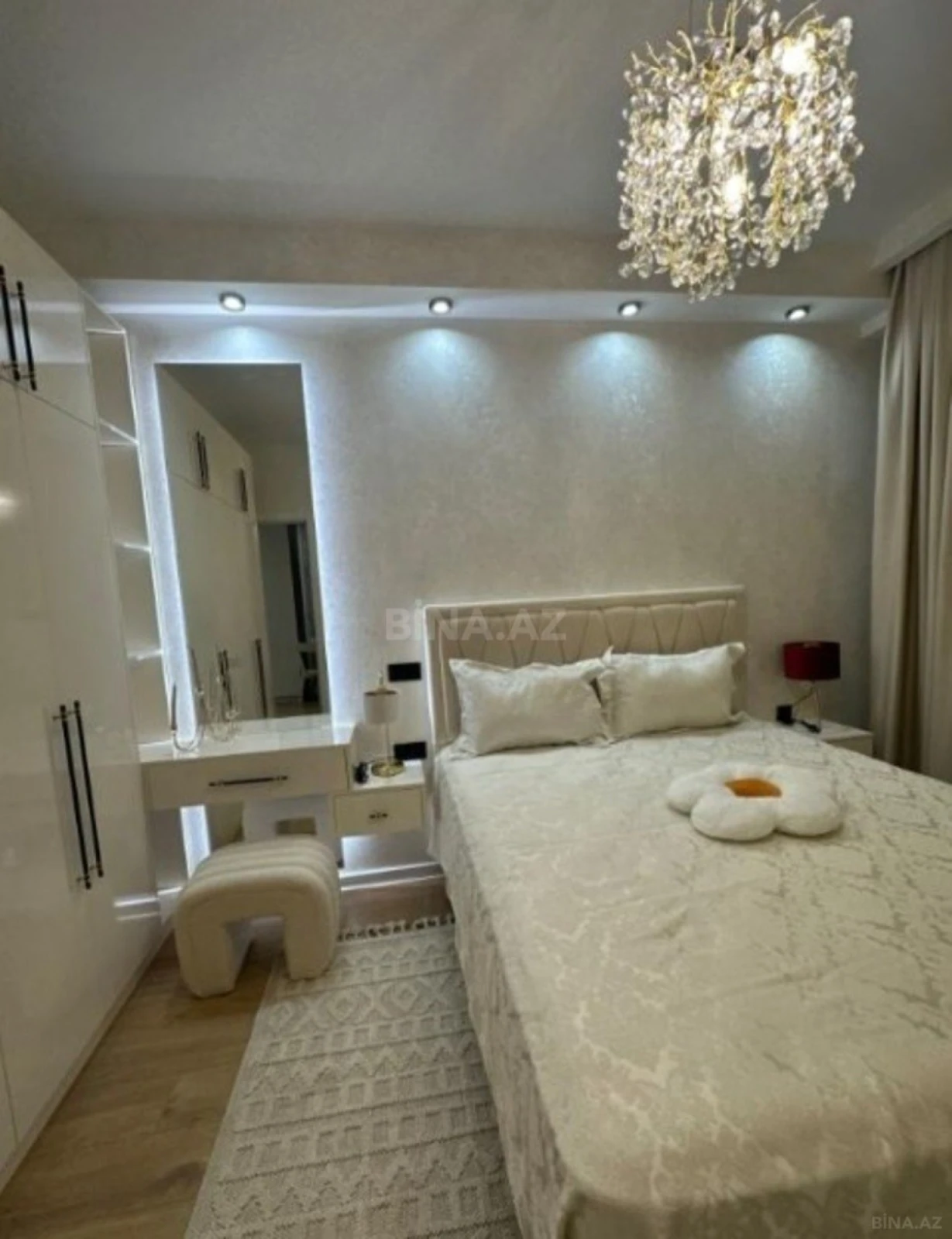 Kirayə verilir 2 otaqlı mənzil 60 m²