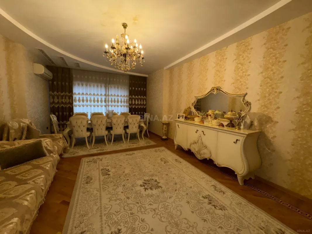 Satılır 4 otaqlı mənzil 225 m²