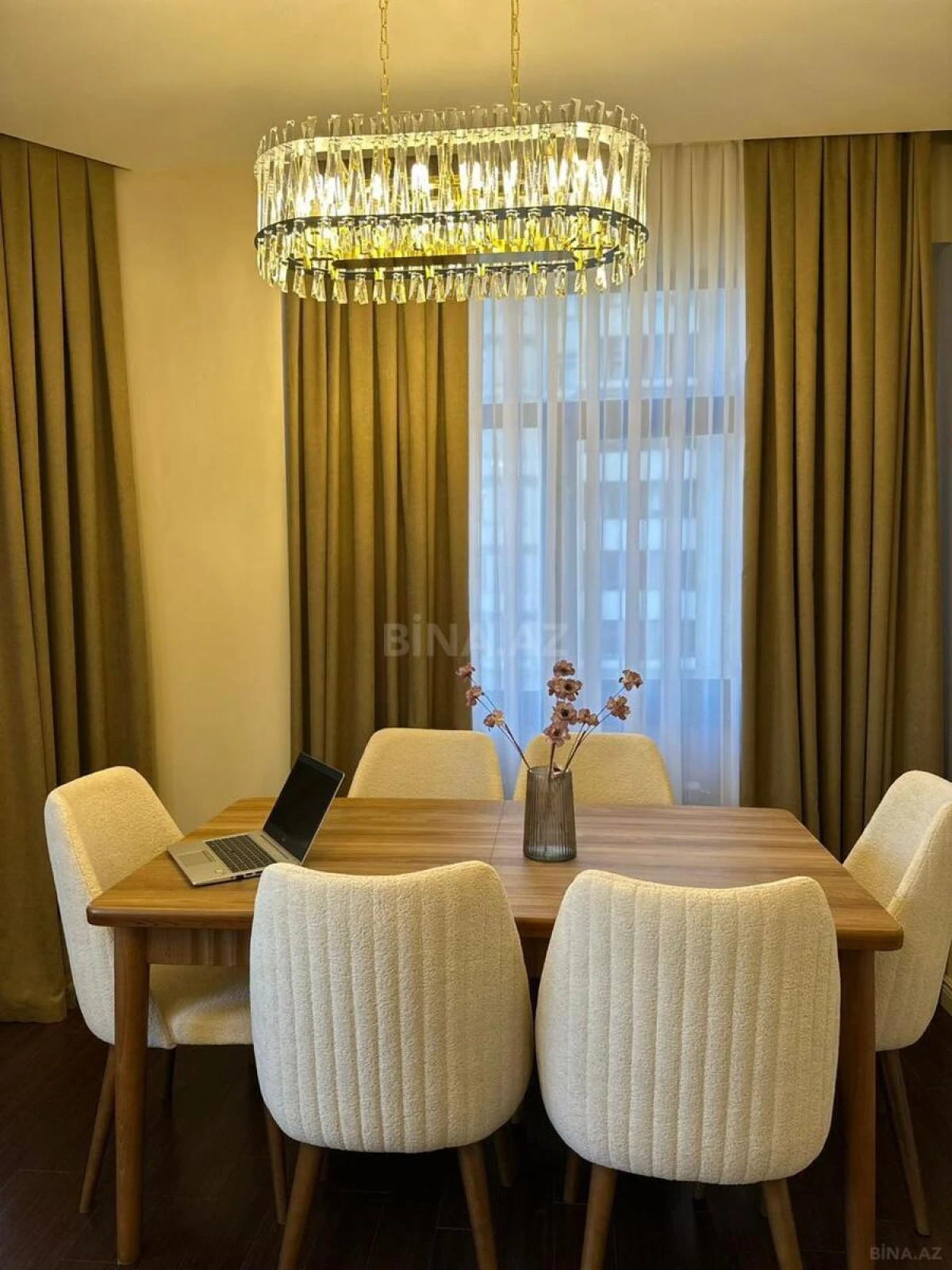 Kirayə verilir 2 otaqlı mənzil 94 m²