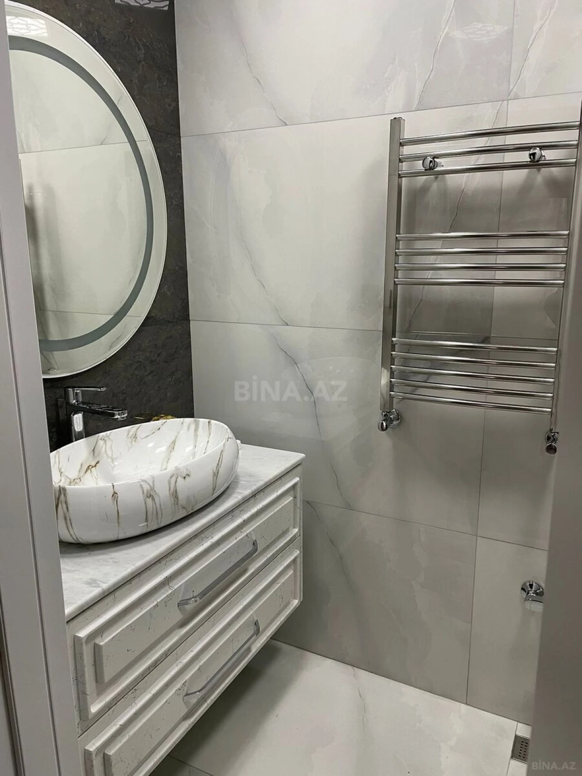 Satılır 3 otaqlı mənzil 140 m²
