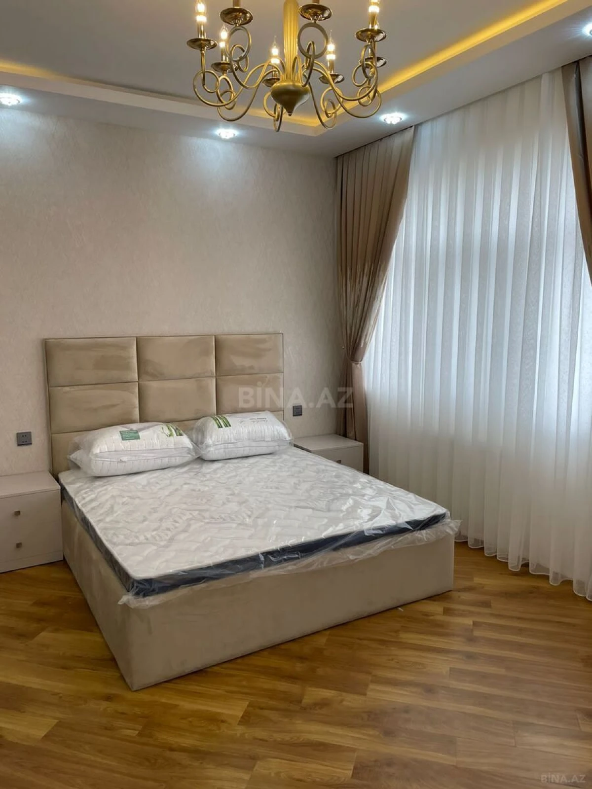 Satılır 3 otaqlı mənzil 140 m²