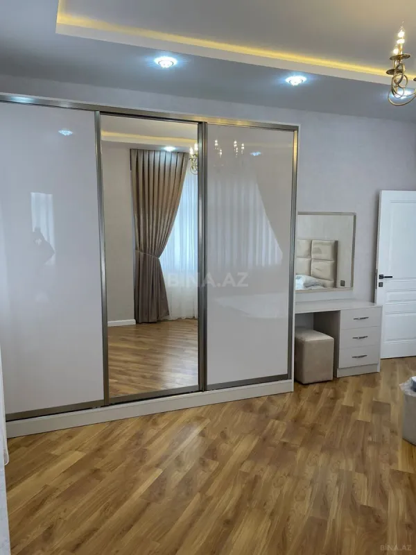 Satılır 3 otaqlı mənzil 140 m²