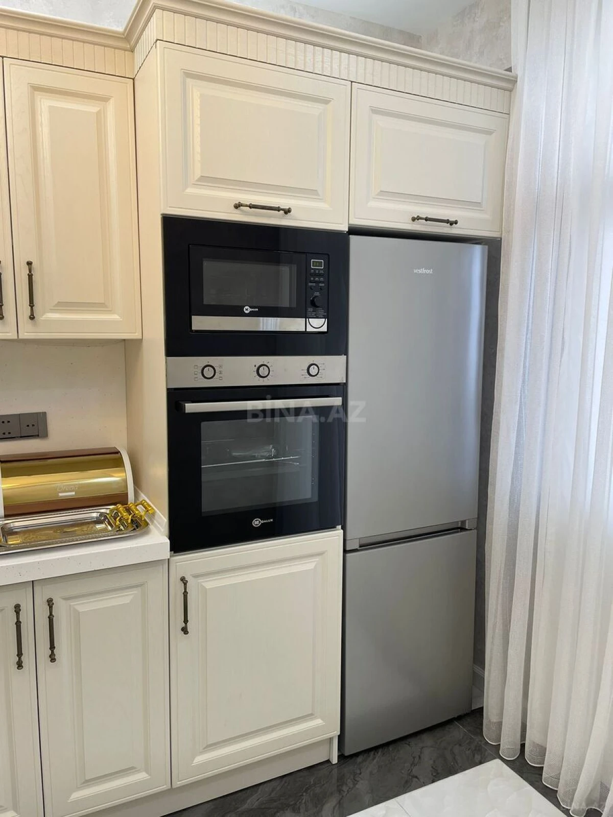 Satılır 3 otaqlı mənzil 140 m²