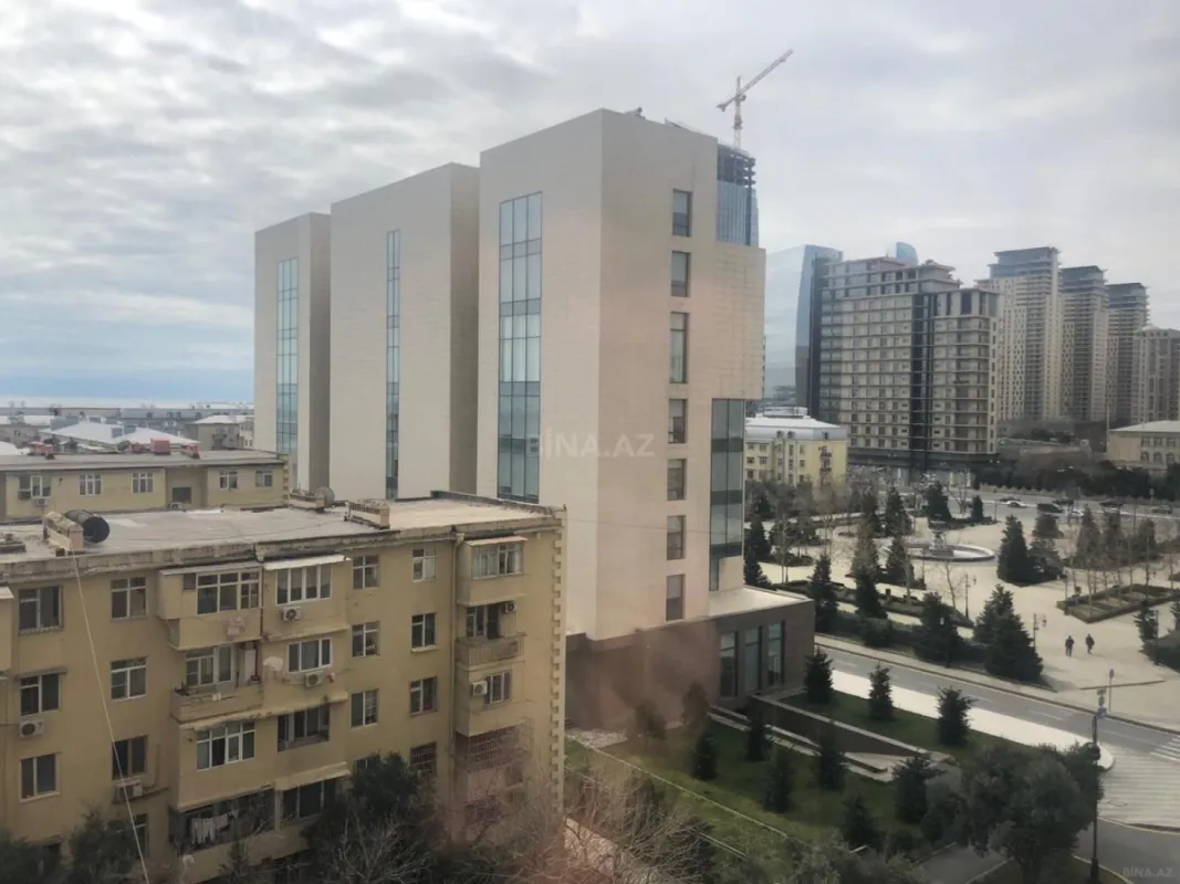 Satılır 3 otaqlı mənzil 142 m²