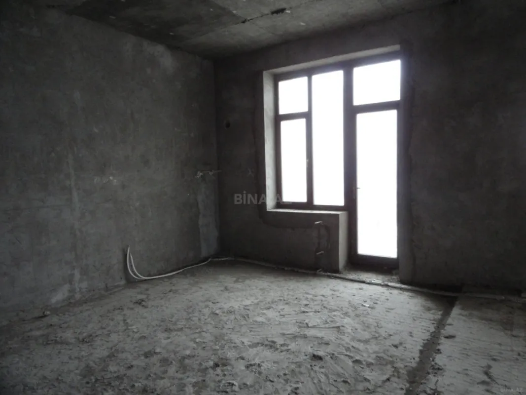 Satılır 3 otaqlı mənzil 142 m²