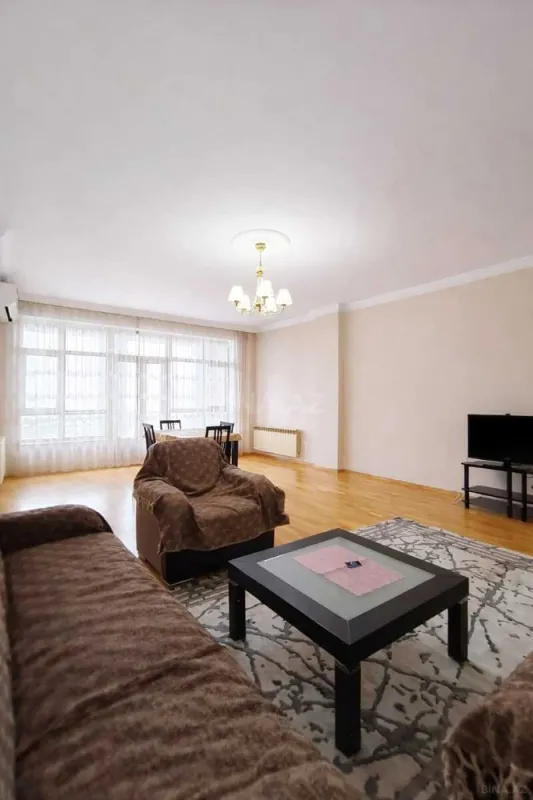 Satılır 2 otaqlı mənzil 145 m²