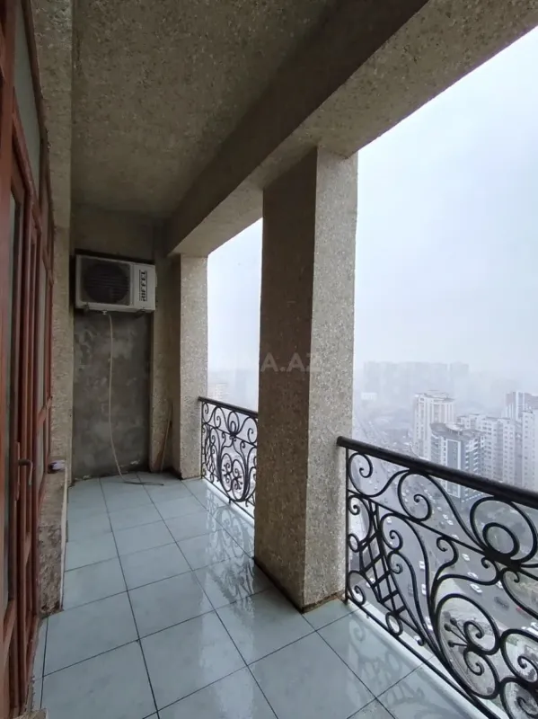 Satılır 2 otaqlı mənzil 145 m²