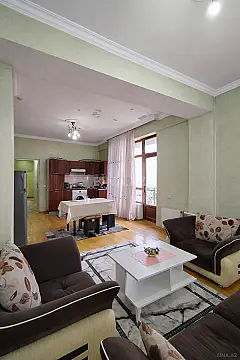 Satılır 2 otaqlı mənzil 145 m²