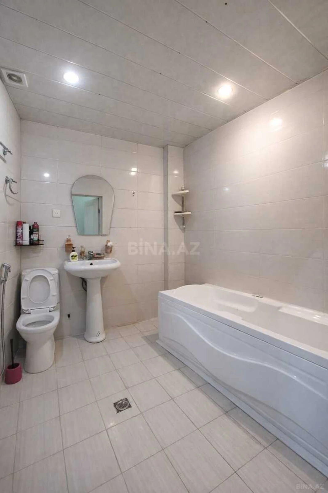 Satılır 2 otaqlı mənzil 145 m²