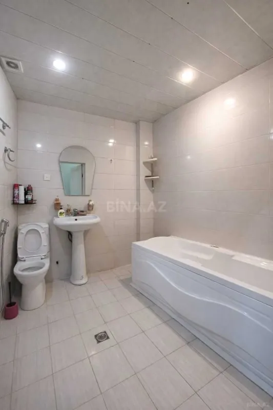 Satılır 2 otaqlı mənzil 145 m²