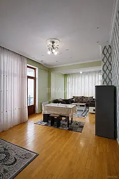 Satılır 2 otaqlı mənzil 145 m²
