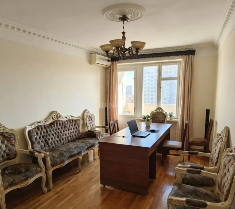 Satılır 4 otaqlı mənzil 100 m²