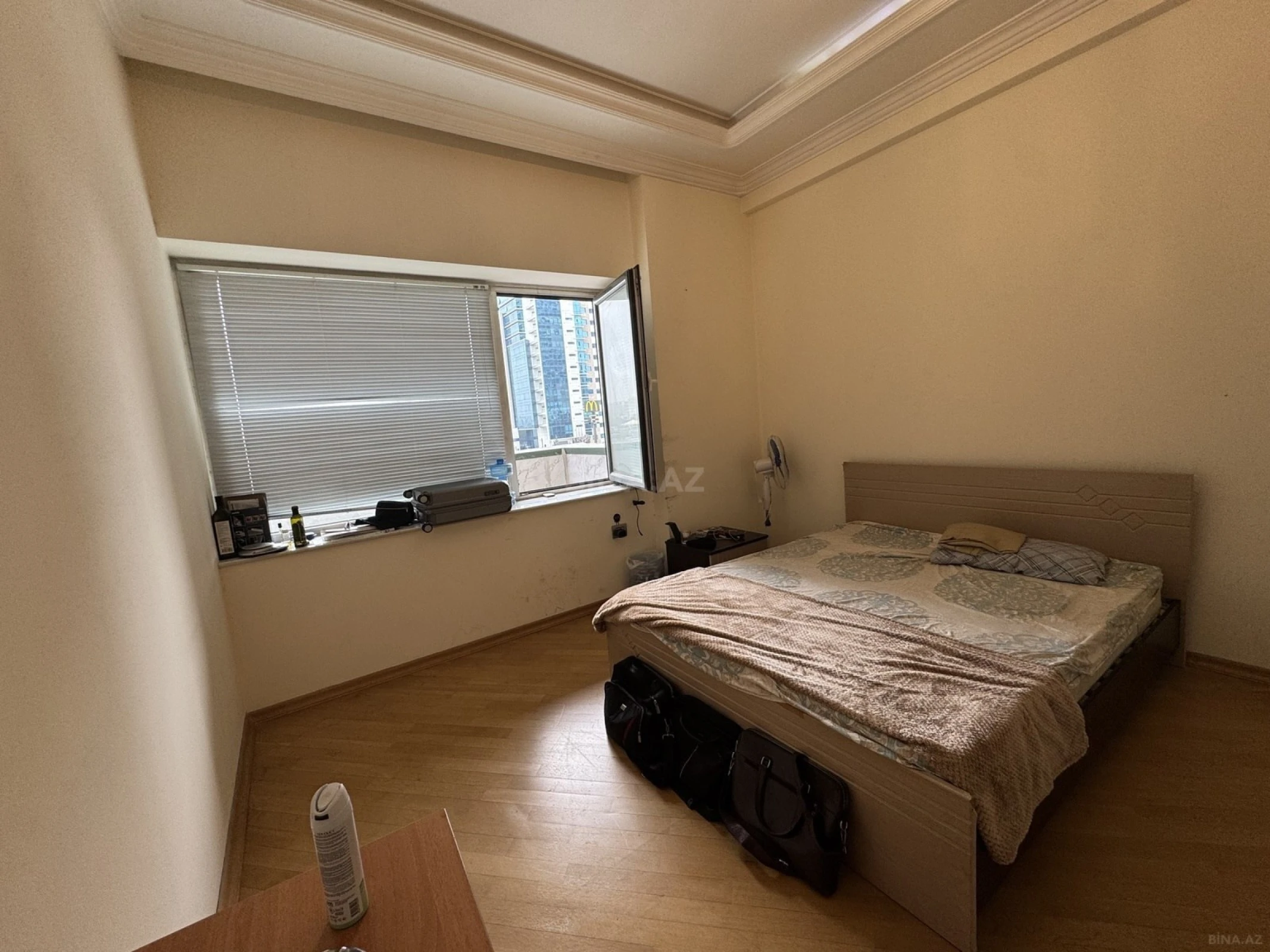 Satılır 7 otaqlı mənzil 317 m²