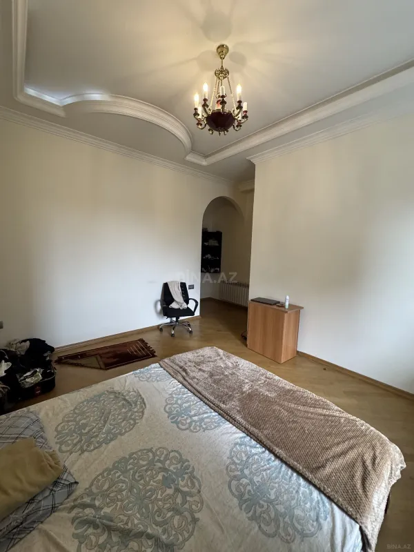Satılır 7 otaqlı mənzil 317 m²