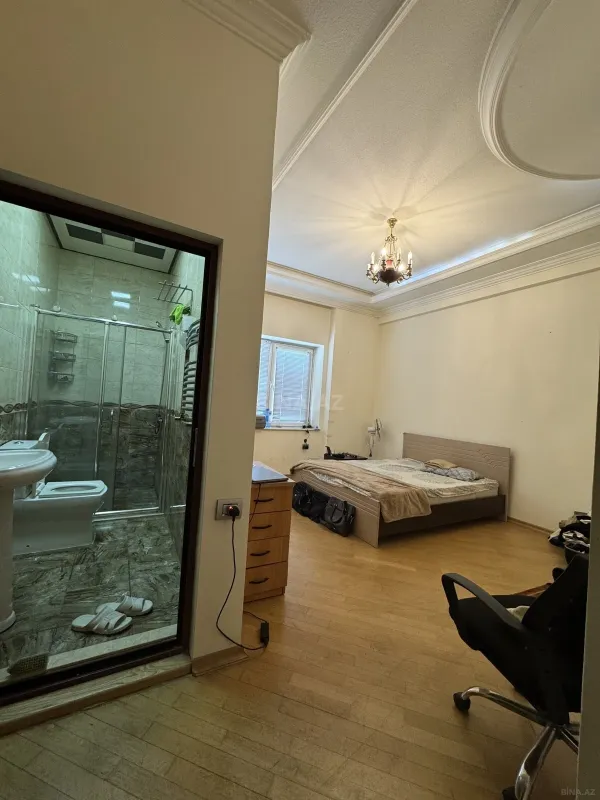 Satılır 7 otaqlı mənzil 317 m²